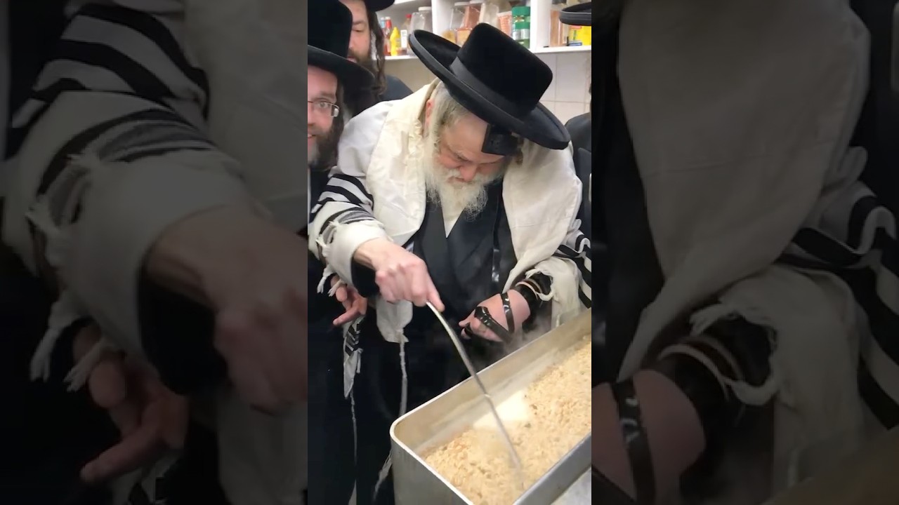 האדמו״ר מתולדות אברהם יצחק בעירבוב האוכל לכבוד שבת קודש
