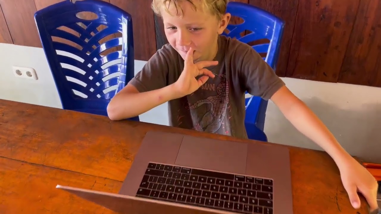 Vlog 2: JALAN JALAN, GIRL MAGNET at a BIRTHDAY PARTY and always a lot of ATTENTION as BULE