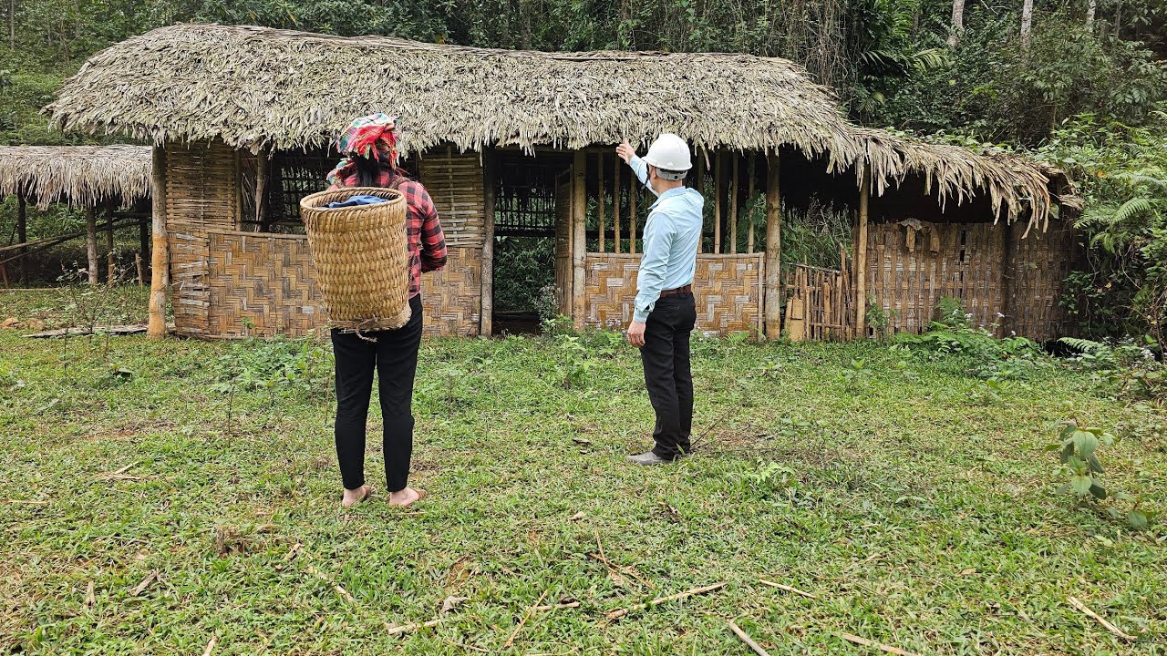 Full video: Homeless girl lucky enough to receive help from an engineer, who gave her a small house.