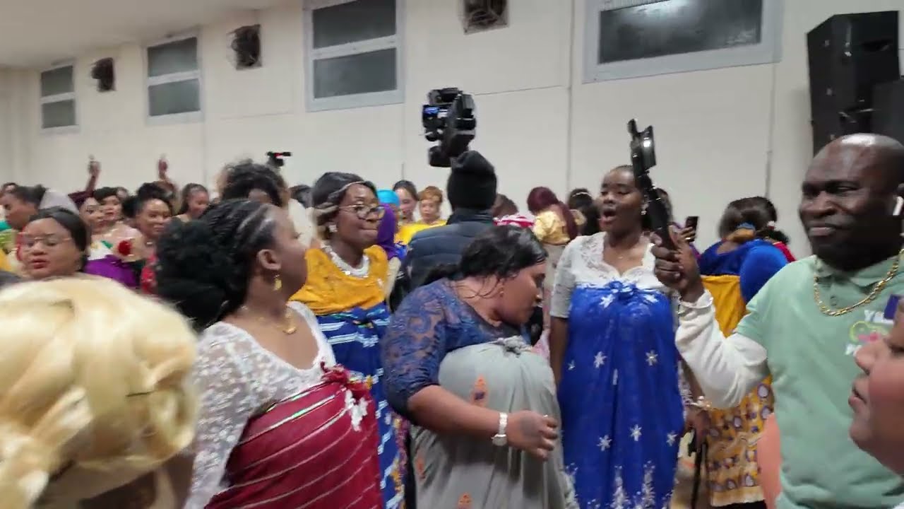 Motamo - M’biwi à Saint Étienne ( Larbah x Wesh ) [ Tournée 2024/2025 ]