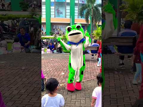 Frog dancing happy birthday to you