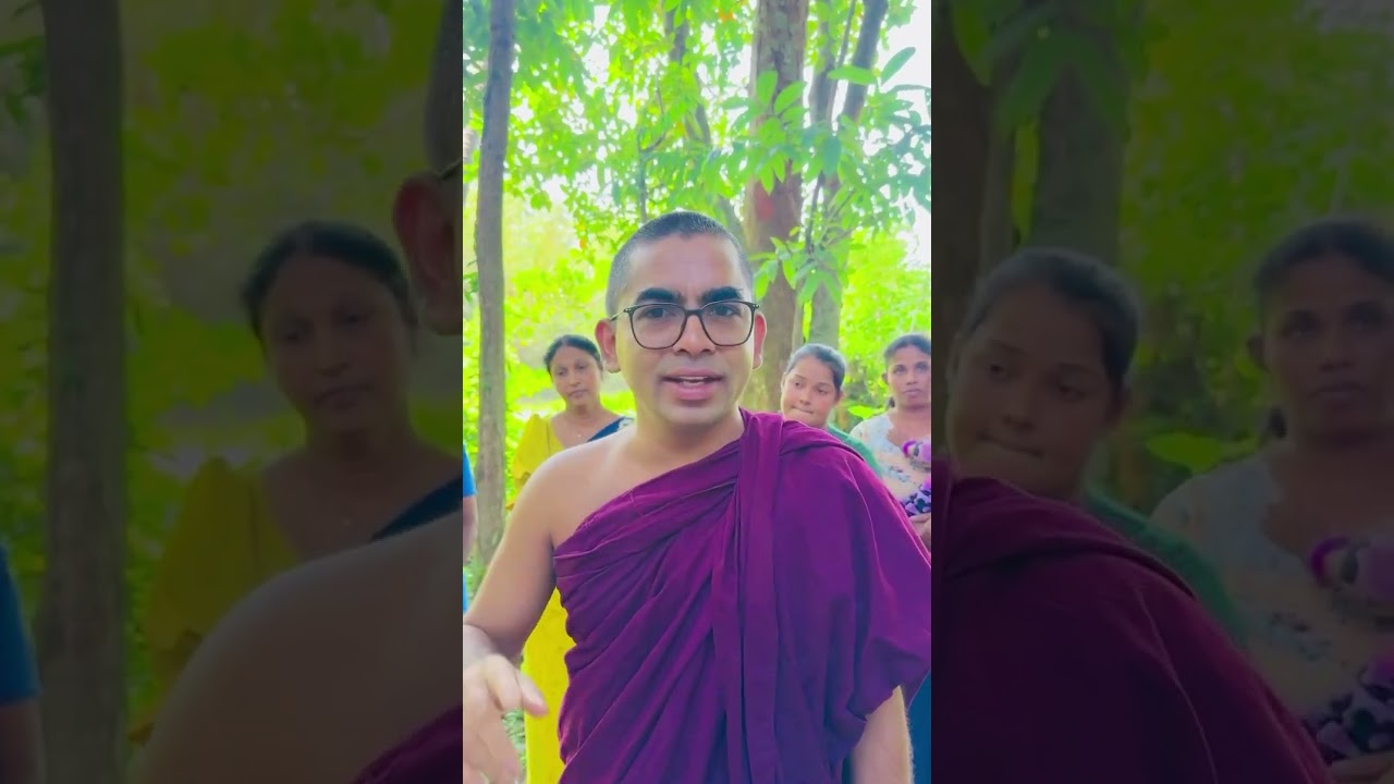 පාරෙ කොන්සට් එකටයි සෙල්ලම් බඩු ගන්නයි පොලක් කරන දරුවෝ 😍🌸🌸