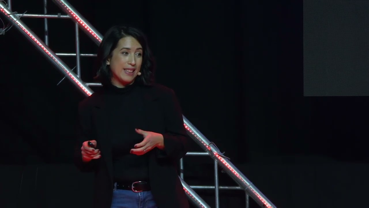 Les vieux : obsolescents mais pas que  | Ariane Nguyen | TEDxBlois