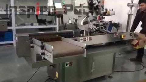 High speed horizontal labeling machine with feeder