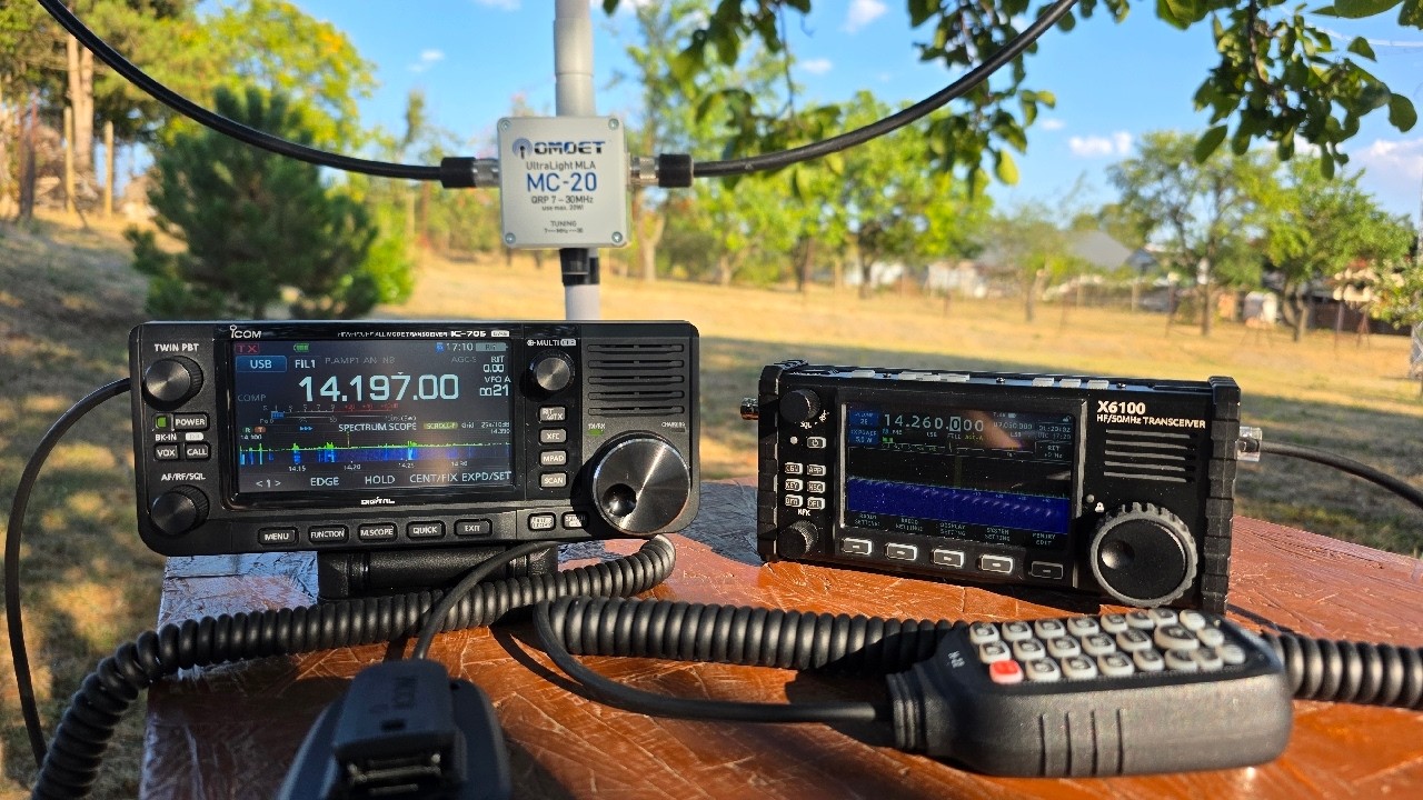 Xiegu X6100 or Icom IC-705? QRP Livestream - YouTube
