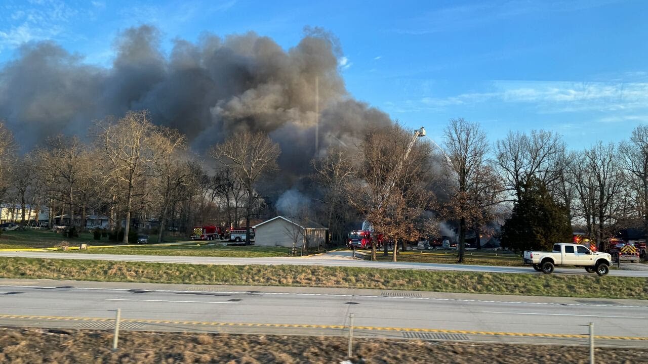 Firefighters battle business fire off of I-44 in Strafford, Mo. - YouTube