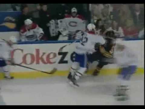 Travis Moen hits Derek Roy