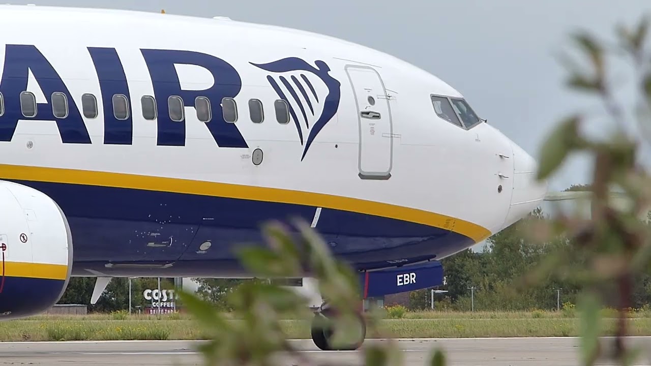 Ryanair 737 Reg EI-EBR departing LBA