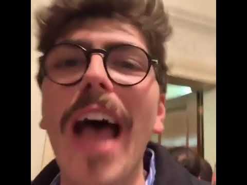 معجب يلاحق الحريري في لندن قل لي بحبك