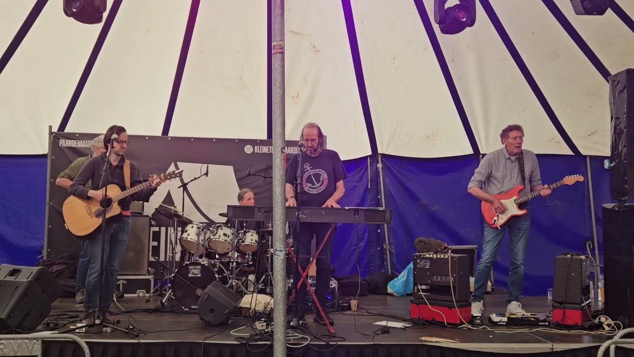 Amazing Stroopwafels  - Badmuts Verplicht.  Paardenmarkt Heenvliet 20.05.2024