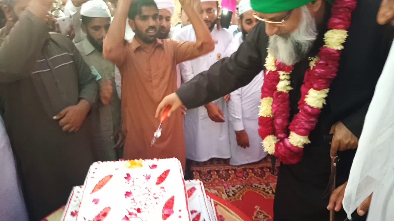Jashnne Eid Miladunnabi Par Chak 82 Ma 63 Pound Ka Cake Kata Gaya YouTube