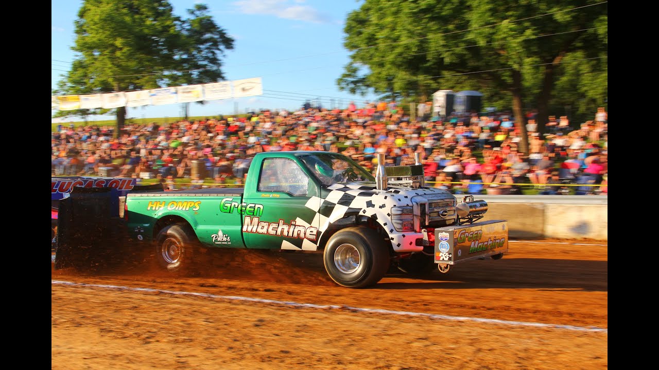 Lucas Oil Modified 4X4 Trucks Pulling At Boonsboro
