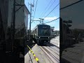 江ノ島電鉄2000形(2003編成)1000形(1201編成)由比ヶ浜駅到着