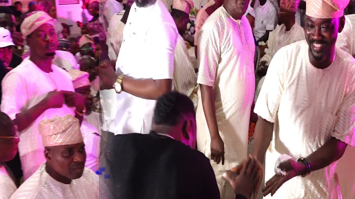 SO HUMBLE: SEE HOW BOYE BEST HONOUR PASUMA AND TAYE CURRENCY @ MC OLUOMO FRIEND`S WEDDING PARTY
