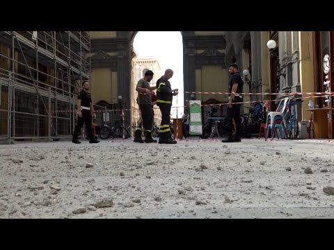 Video Operai al lavoro alla Galleria Principe di Napoli: resta nodo degrado e sicurezza