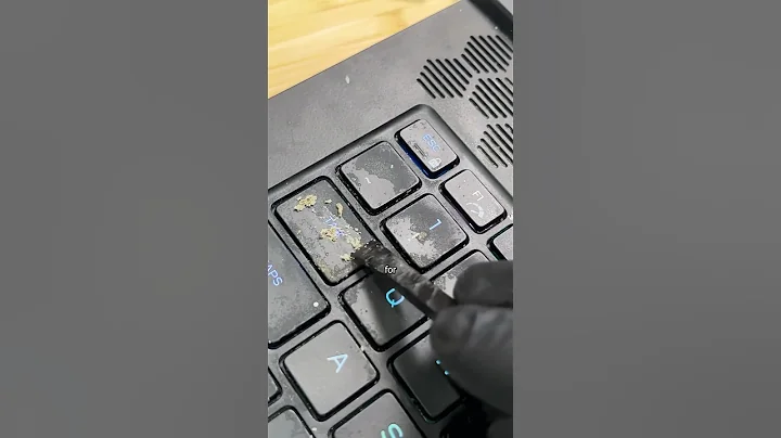 Cleaning a Laptop that's GROSS and overheating (HUGE Alienware FAIL) #pc #tech #technology #shorts