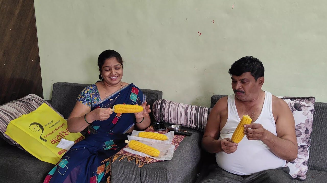 मस्त मक्याचे कणीस..🌽 आज घरी कोण आले..🤷🏻‍♀️मुलांसाठी छान गिफ्ट/कॅटबरी..🤗 अंशूची बडबड..😅