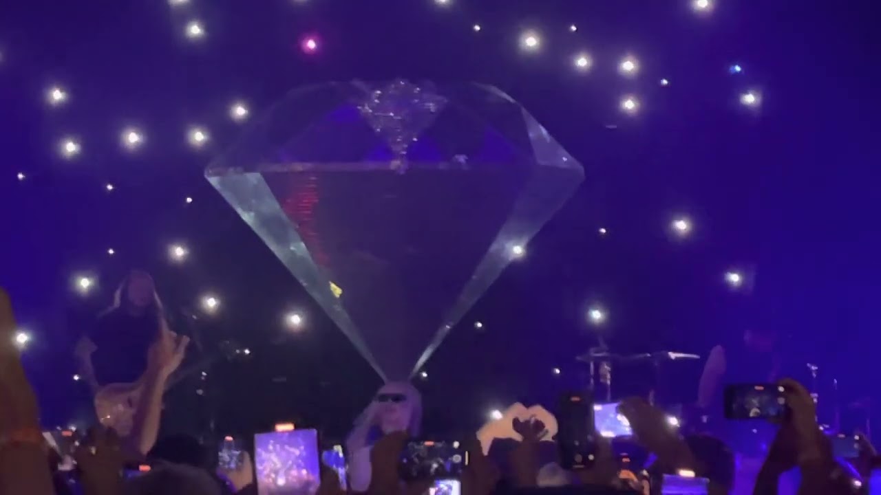 “Intro/Diamonds \u0026 Dance Floors - Ava Max: On Tour (Finally!)