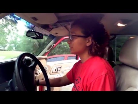 Видео: Как използвате дураласт скок стартер?