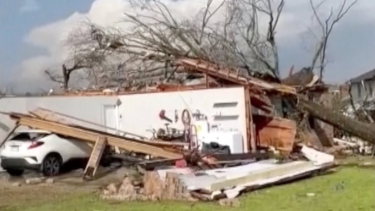 Deadly tornadoes strike across U.S. Midwest and South, killing at least ...