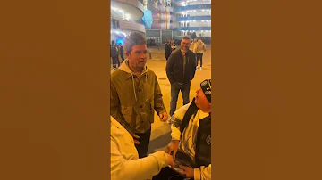 Noel Gallagher being a gentleman outside The Etihad the other night.