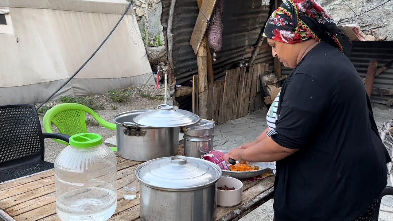 Повседневная жизнь в горной деревне / Приготовление традиционного супа