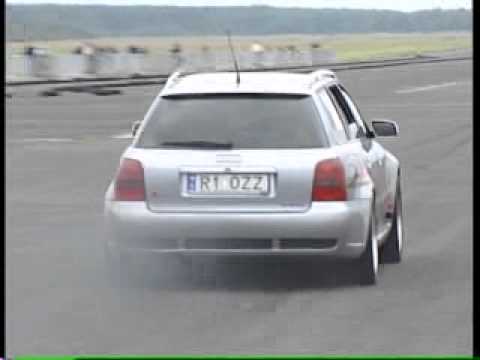 Ultra fast Audi RS4 accelerating! Major Anti-lag noise! Lush!