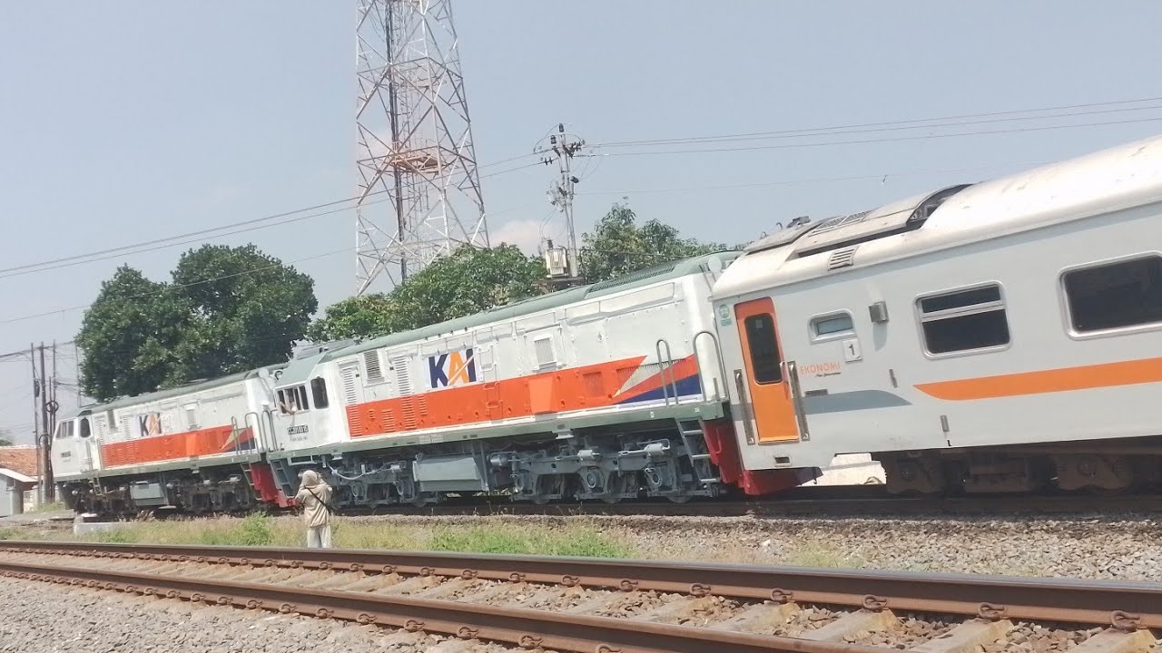 Banyak sekali momen nya saat hunting kereta di waktu pagi hari!!!! 