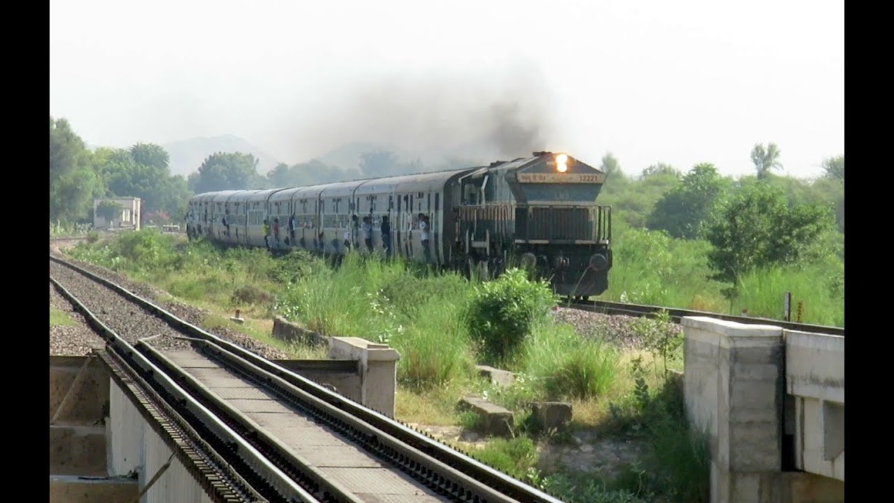 Just Amazing !! Powerful Smoking LKO WDG4 Curves with Agra Fort - Ajmer Intercity : Indian Railways