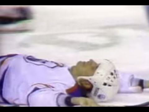 The Night Wayne Gretzky Got KO'd (1/3/1981) - Beer League Heroes