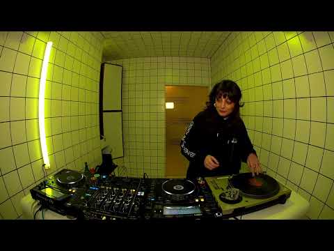 Neighbourhood - Tasha | HÖR - Apr 1 / 2023