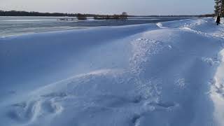 Отличная снежная панорама и зимняя река