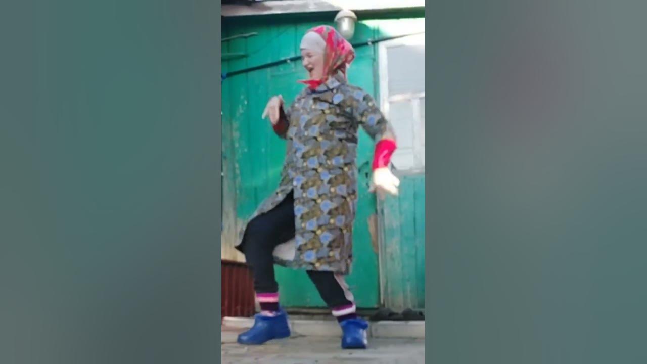 Взорвать бабки. Девочка на фоне взрыва. Бабка взрывательница автобусов. Московская бабушка. Взорвать бабки.