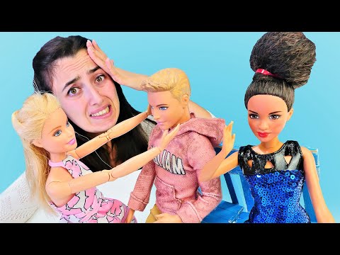 Barbie, Ken ve Sevcan ile oyun. Barbie Ken'i eski kız arkadaşından kıskanıyor
