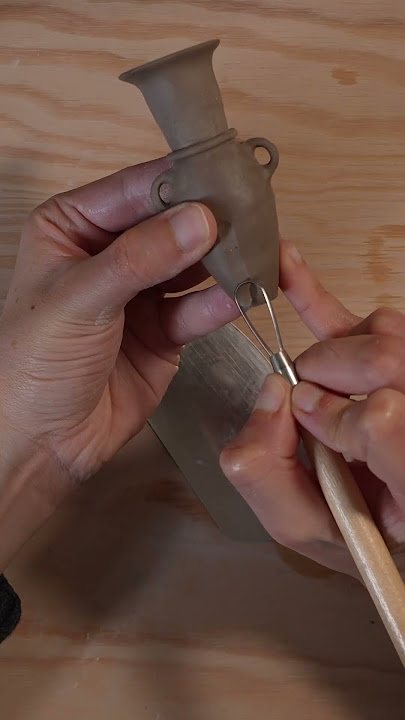 How to get away with a wonky vase 🤫 #pottery #potterymaking #ceramics