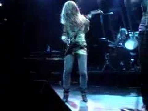 The Donnas - Living After Midnight (Porto Alegre -...