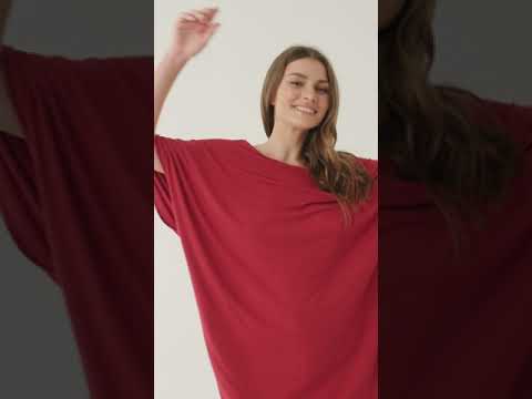 Video: CM6371 Koszulka nocna z nietoperzowymi rękawami - bordowa