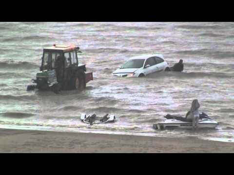 Renault Mégane prise par la marée haute - Bray-Dunes - YouTube