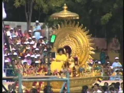 SRI SATHYA SAI BABA - KANCHI SWAMIGAL attends saha...