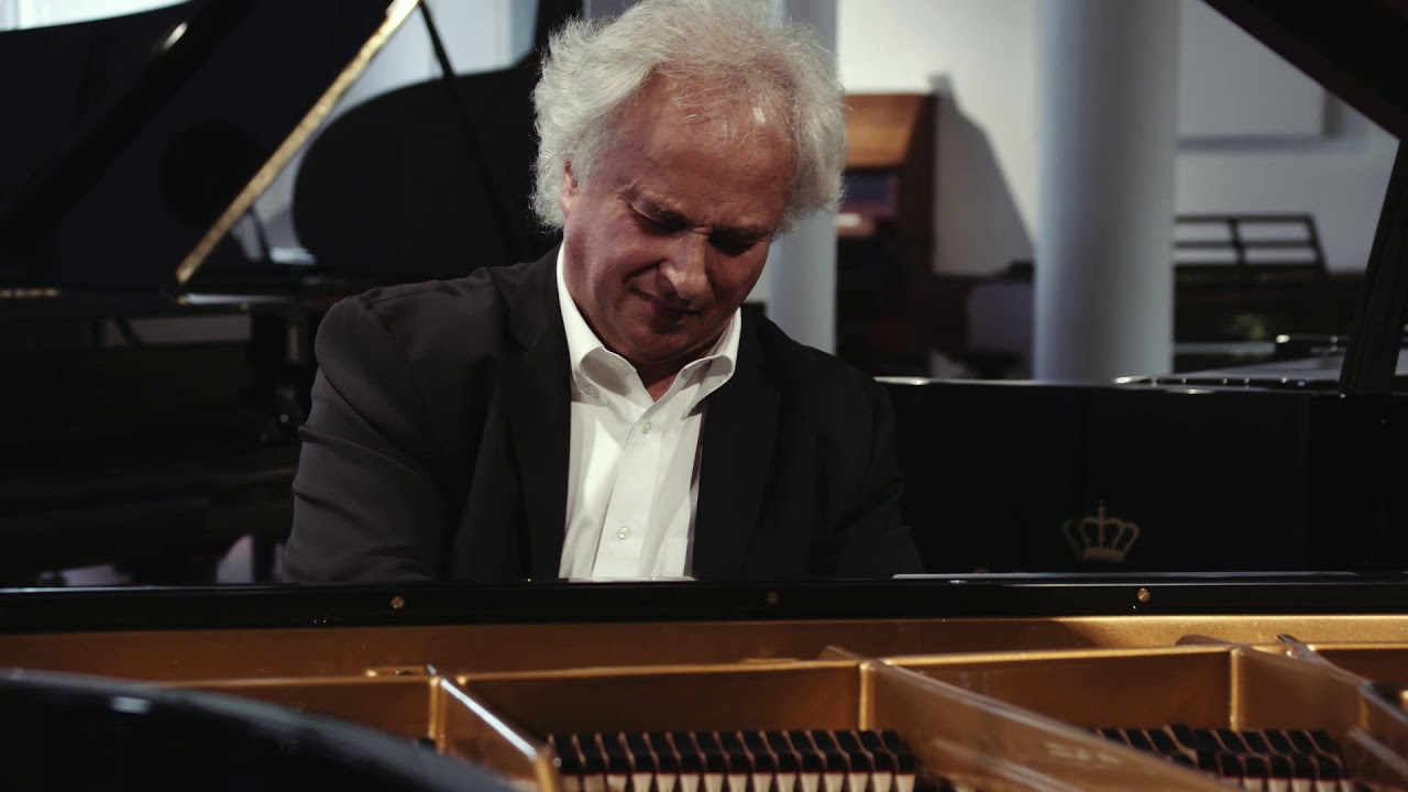 Prof. Yves Henry performs Debussy's Reflets dans l'eau