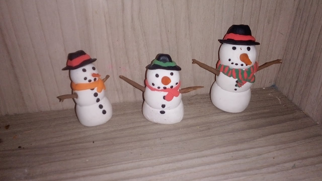 como fazer um boneco de neve com massinha de EVA