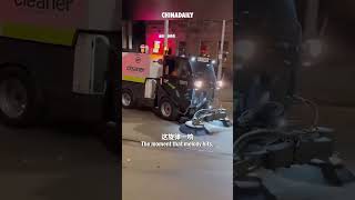 A street sweeper rolls down a #London street, humming Chinese song "Orchid Grass"