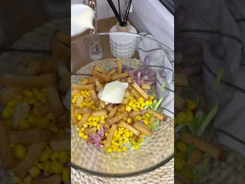 Салат с сухариками,