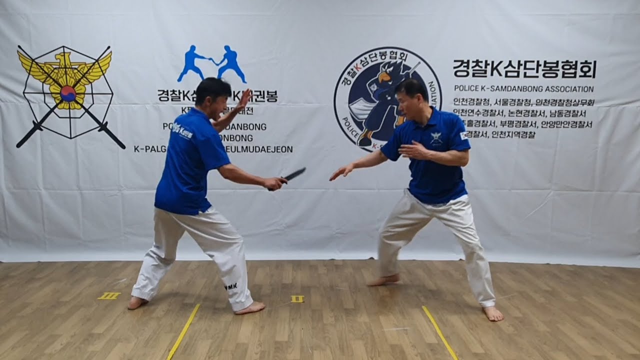 경찰K삼단봉협회_경찰물리력연구회 천지인공방 단도막기 & 단도뺏기 - YouTube