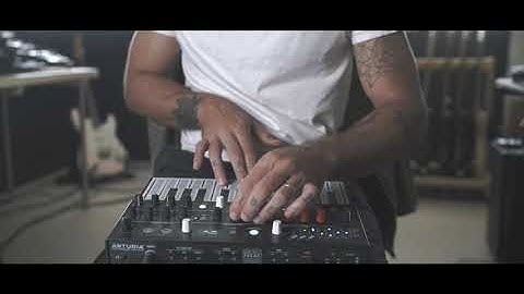 Microfreak, Walrus Audio Slo, Hologram Microcosm, Eventide H9 Ambient