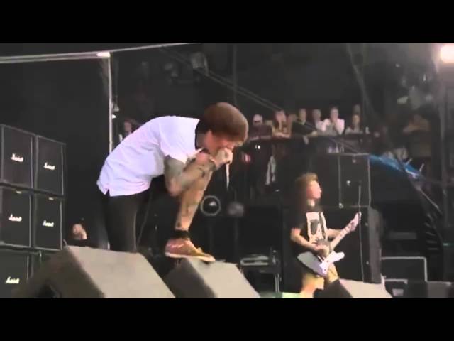 Bring Me The Horizon - The House of Wolves at Reading Festival 2013 class=