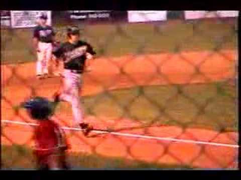 WS2011 Gm6: Hamilton homers to take the lead in 10th 