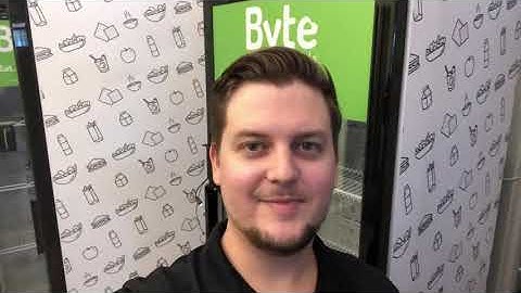 Launch a food service business in 5 minutes using smart refrigerator fresh food vending