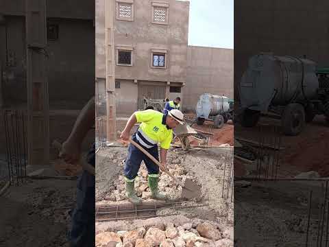 رش البطون على الحجرة لعمل طابلة الساس رش البطون العقار اعمال البناء المغرب الوظيفة الحرفيين