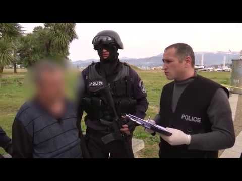 პოლიციამ ბათუმში 2 ნარკორეალიზატორი დააკავა